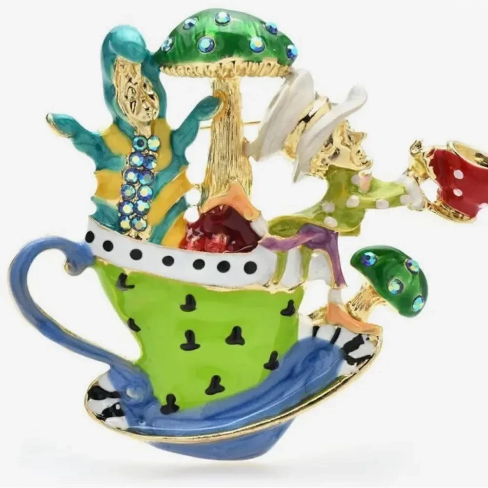 ‎CRAZY TEACUP PARTY BROOCH